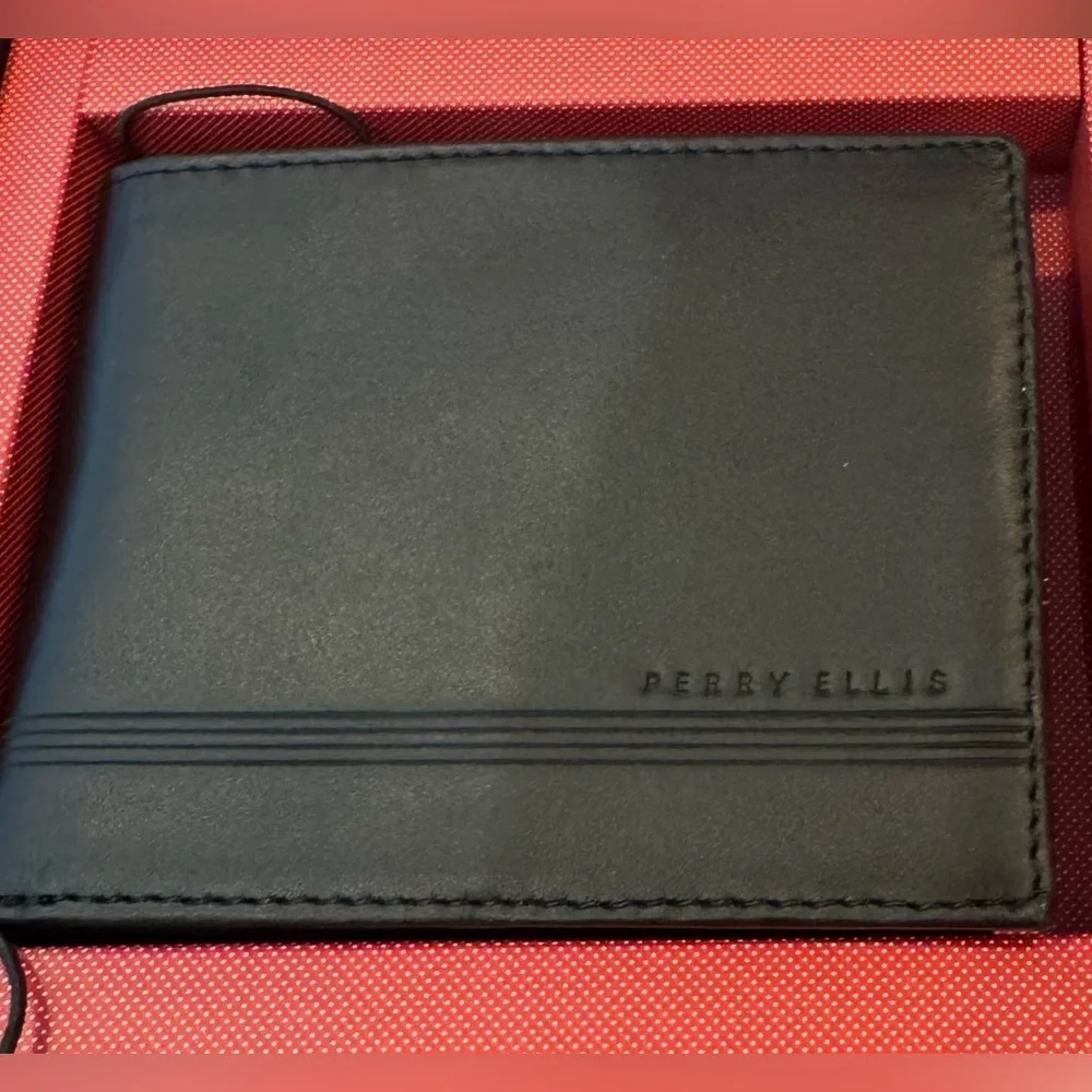 Perry Ellis Wallet and Key Fob Box Set